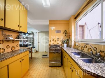 Departamento - 4 ambientes y Dep. - balcon y cochera - Palermo -  VENTA