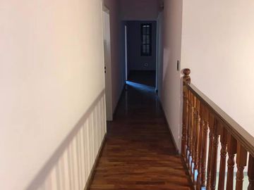 Casa en venta - 4 Dormitorios 3 Baños - Cocheras - 538Mts2 - Villa Udaondo, Ituzaingó