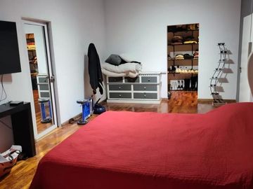 Casa en venta - 4 Dormitorios 3 Baños - Cocheras - 538Mts2 - Villa Udaondo, Ituzaingó