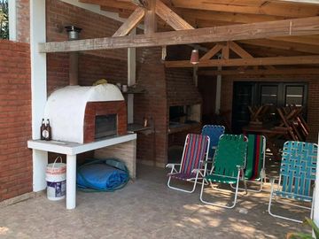 Casa en venta - 4 Dormitorios 3 Baños - Cocheras - 538Mts2 - Villa Udaondo, Ituzaingó