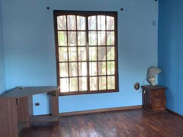 Casa en venta - 4 Dormitorios 3 Baños - Cocheras - 538Mts2 - Villa Udaondo, Ituzaingó
