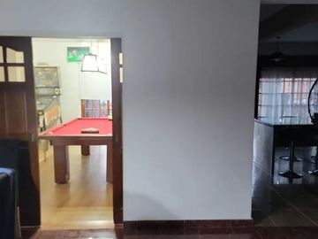 Casa en venta - 4 Dormitorios 3 Baños - Cocheras - 538Mts2 - Villa Udaondo, Ituzaingó