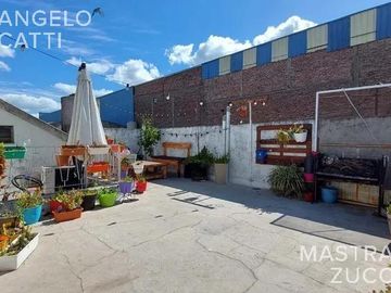 Amplio PH de 4 Ambientes acceso por pasillo