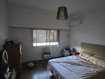 Amplio PH de 4 Ambientes acceso por pasillo