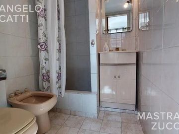 Amplio PH de 4 Ambientes acceso por pasillo