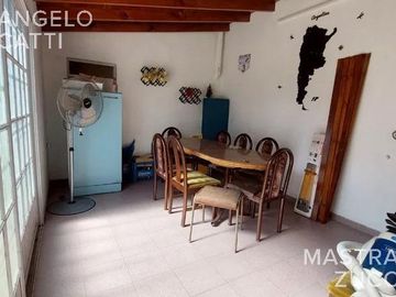 Amplio PH de 4 Ambientes acceso por pasillo