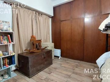 Amplio PH de 4 Ambientes acceso por pasillo