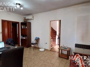 Amplio PH de 4 Ambientes acceso por pasillo