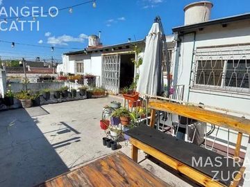Amplio PH de 4 Ambientes acceso por pasillo
