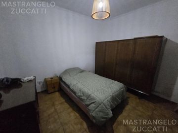 Amplio PH de 4 Ambientes acceso por pasillo