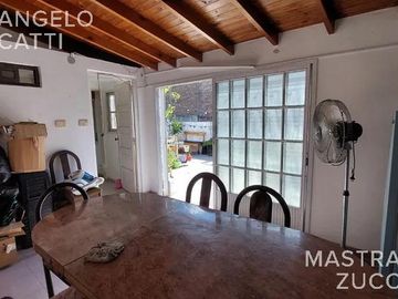 Amplio PH de 4 Ambientes acceso por pasillo