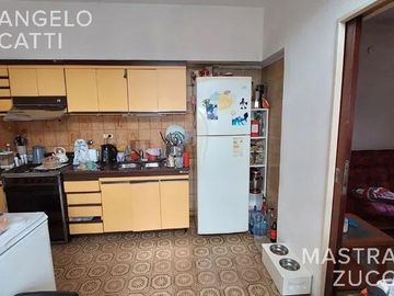 Amplio PH de 4 Ambientes acceso por pasillo