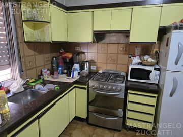 Amplio PH de 4 Ambientes acceso por pasillo