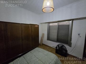 Amplio PH de 4 Ambientes acceso por pasillo