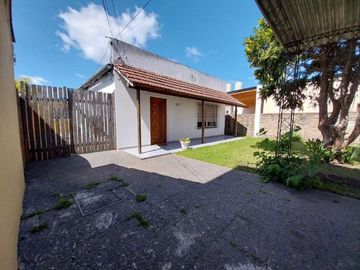 Casa en venta - 4 Dormitorios 3 Baños - Cochera - 550Mts2 - Monte Grande