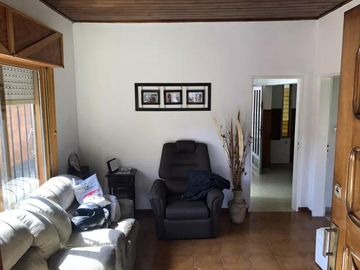 Casa en venta - 4 Dormitorios 3 Baños - Cochera - 550Mts2 - Monte Grande