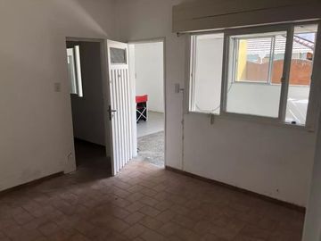 Casa en venta - 4 Dormitorios 3 Baños - Cochera - 550Mts2 - Monte Grande