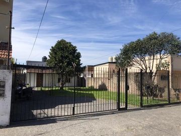 Casa en venta - 4 Dormitorios 3 Baños - Cochera - 550Mts2 - Monte Grande