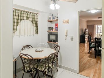 Departamento en Venta. Cuatro ambientes. Dependencia. Cochera. Baulera. Belgrano