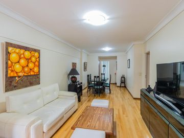 Departamento en Venta. Cuatro ambientes. Dependencia. Cochera. Baulera. Belgrano