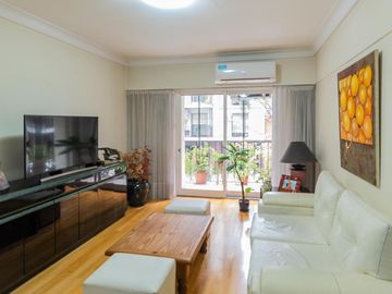 Departamento en Venta. Cuatro ambientes. Dependencia. Cochera. Baulera. Belgrano