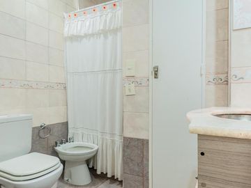 Departamento en Venta. Cuatro ambientes. Dependencia. Cochera. Baulera. Belgrano