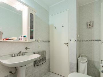 Departamento en Venta. Cuatro ambientes. Dependencia. Cochera. Baulera. Belgrano
