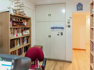 Departamento en Venta. Cuatro ambientes. Dependencia. Cochera. Baulera. Belgrano