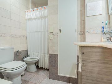 Departamento en Venta. Cuatro ambientes. Dependencia. Cochera. Baulera. Belgrano