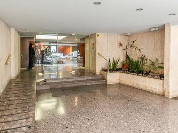 Departamento en Venta. Cuatro ambientes. Dependencia. Cochera. Baulera. Belgrano