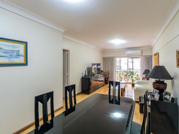Departamento en Venta. Cuatro ambientes. Dependencia. Cochera. Baulera. Belgrano