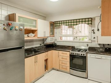 Departamento en Venta. Cuatro ambientes. Dependencia. Cochera. Baulera. Belgrano