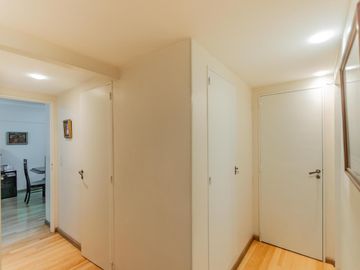 Departamento en Venta. Cuatro ambientes. Dependencia. Cochera. Baulera. Belgrano