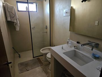 Imponente propiedad a pasos de Av, Jujuy, Av. Juan de Garay, Acceso autopista, barrio residencial.