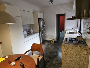 Imponente propiedad a pasos de Av, Jujuy, Av. Juan de Garay, Acceso autopista, barrio residencial.