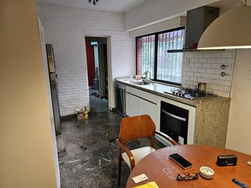 Imponente propiedad a pasos de Av, Jujuy, Av. Juan de Garay, Acceso autopista, barrio residencial.