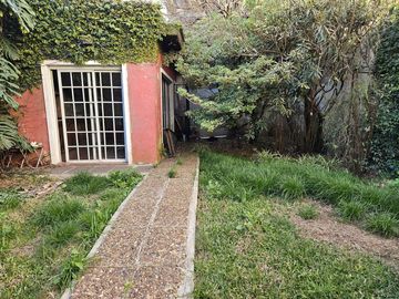 Imponente propiedad a pasos de Av, Jujuy, Av. Juan de Garay, Acceso autopista, barrio residencial.