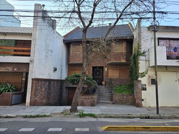 Imponente propiedad a pasos de Av, Jujuy, Av. Juan de Garay, Acceso autopista, barrio residencial.