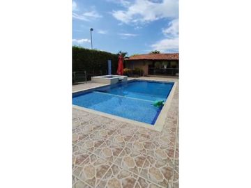 Finca en venta / permuta en parcelación - Santa Elena El Cerrito Valle