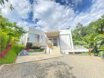 VENDO HERMOSA CASA EN PARCELACIÓN LAS JUANAS - IBAGUÉ 1600mts