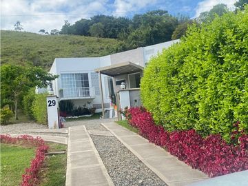 VENDO HERMOSA CASA EN PARCELACIÓN LAS JUANAS - IBAGUÉ 1600mts