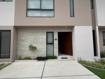 CASA EN VENTA EN ALTOS DEL MARQUES