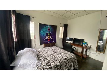 VENTA DE CASA CON 3 CABAÑAS EN CORONADO 2.800 MTS YL