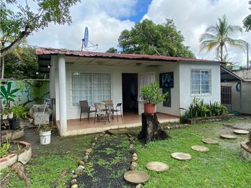 VENTA DE CASA CON 3 CABAÑAS EN CORONADO 2.800 MTS YL