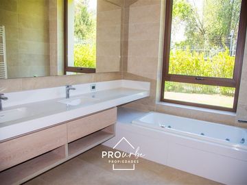 Departamento en Venta en Valle Alegre con Charles Hamilton