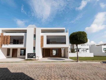 CASA EN VENTA EN LOMAS DE ANGELÓPOLIS PUEBLA(SAN ANDRÉS CHOLULA)CAZ