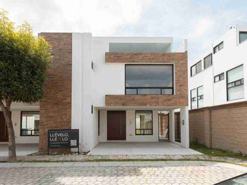 CASA EN VENTA EN LOMAS DE ANGELÓPOLIS PUEBLA(SAN ANDRÉS CHOLULA)CAZ