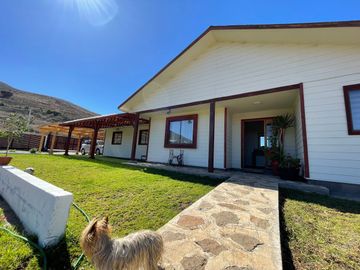 Gran parcela con amplia casa en Fundo Loreto