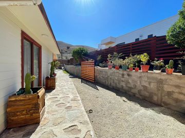Gran parcela con amplia casa en Fundo Loreto