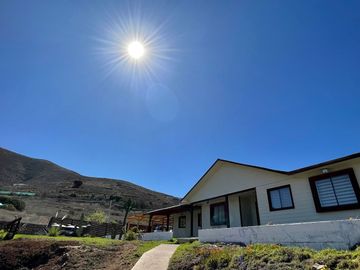 Gran parcela con amplia casa en Fundo Loreto